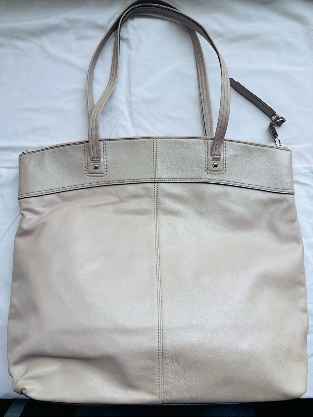 Coach Leather Tote in Light Beige with Signature Circle - Picture 6 of 14